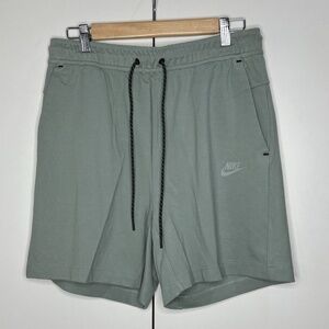 Nike Sportswear Men's Tech Fleece Lightweight Shorts Green Sz Medium DX0828-330